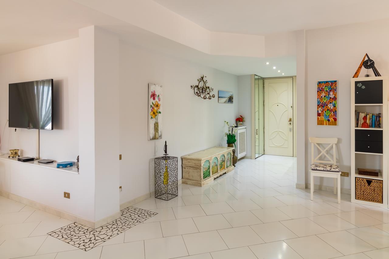 B. Caracciolo Ii - Bh 91 Apartment Naples