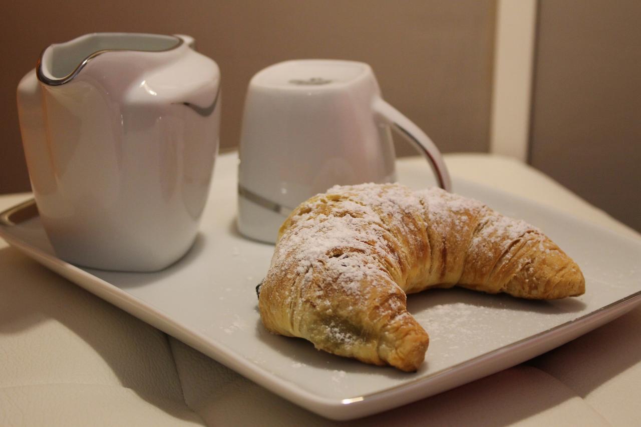 Al 68 Di Piazza Cavour Bed & Breakfast Naples