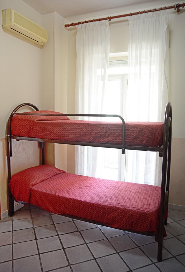 Bella Hostel *