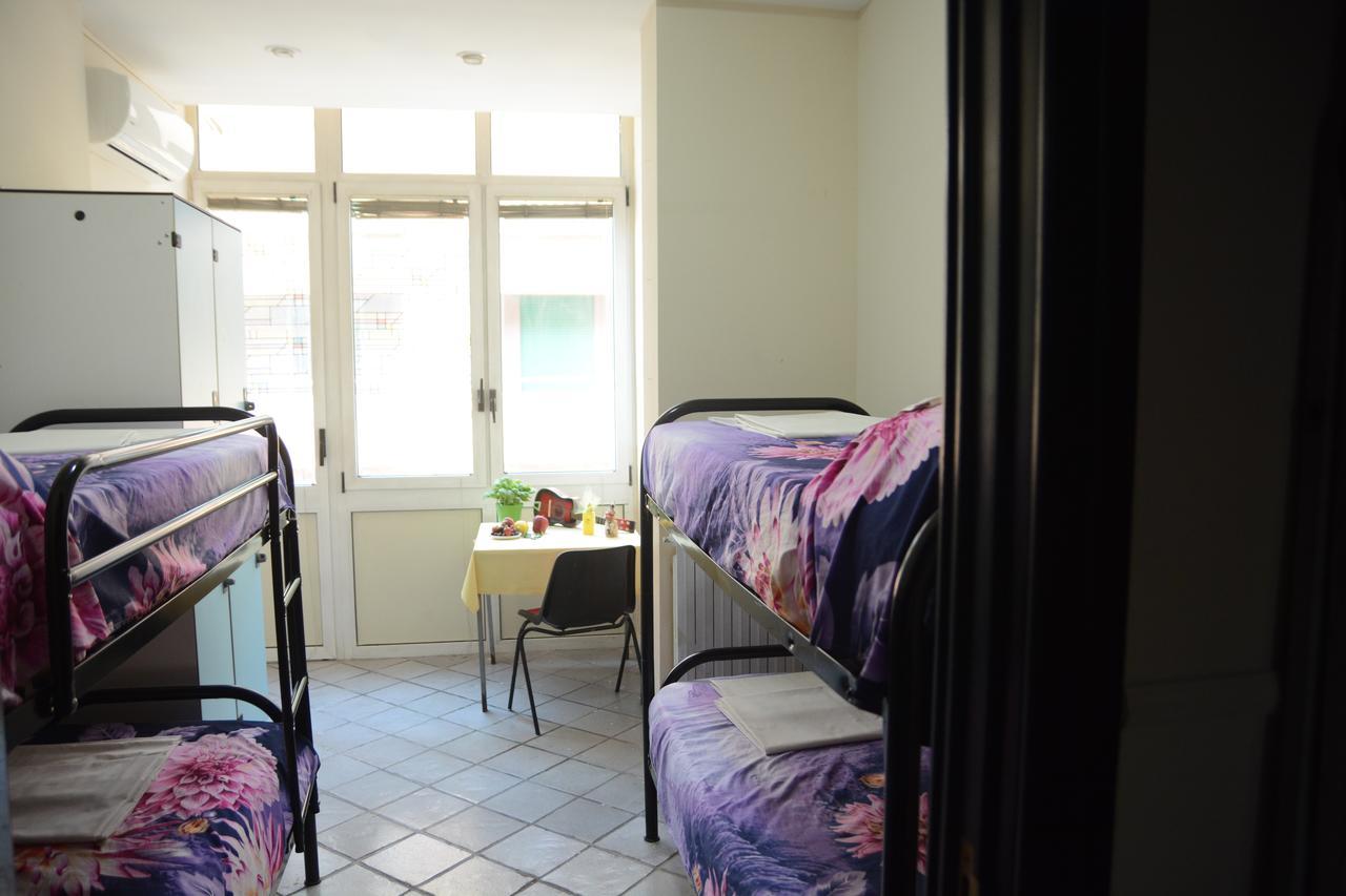 Bella Hostel *