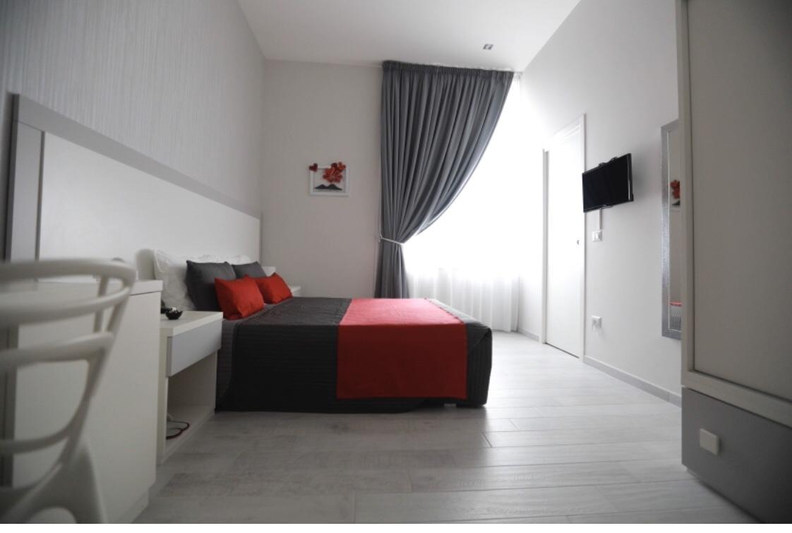 Chiaia 3* Naples