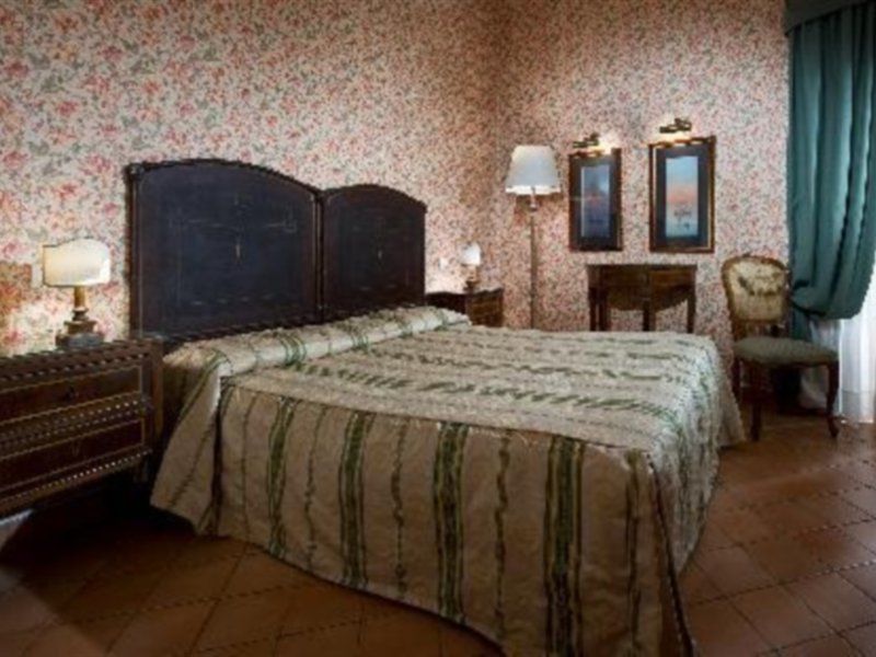 Chiaja De Charme Hotel 3*