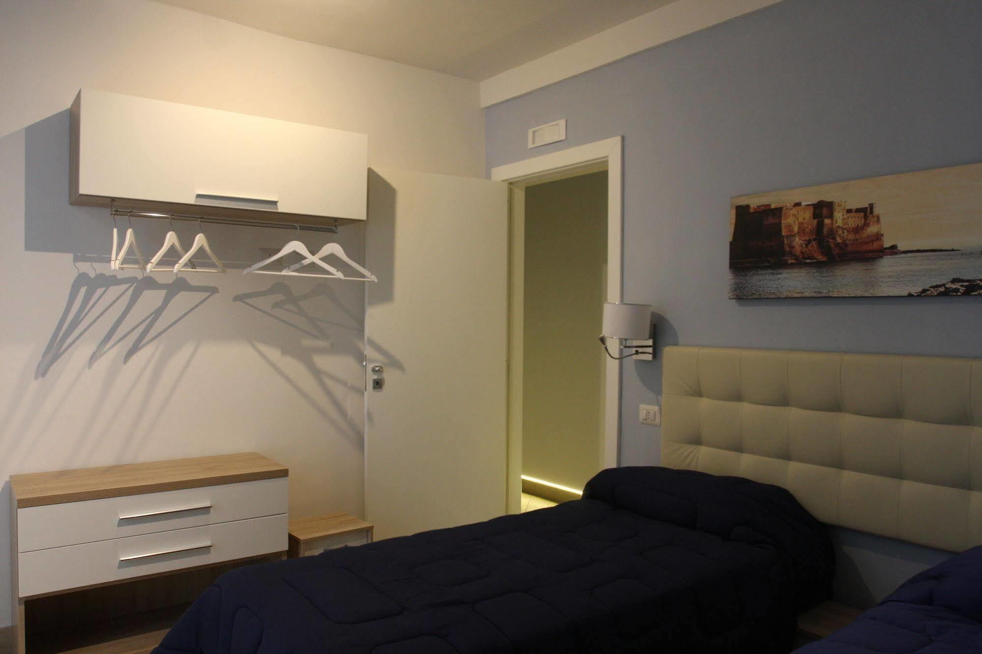 Base Mergellina 3*