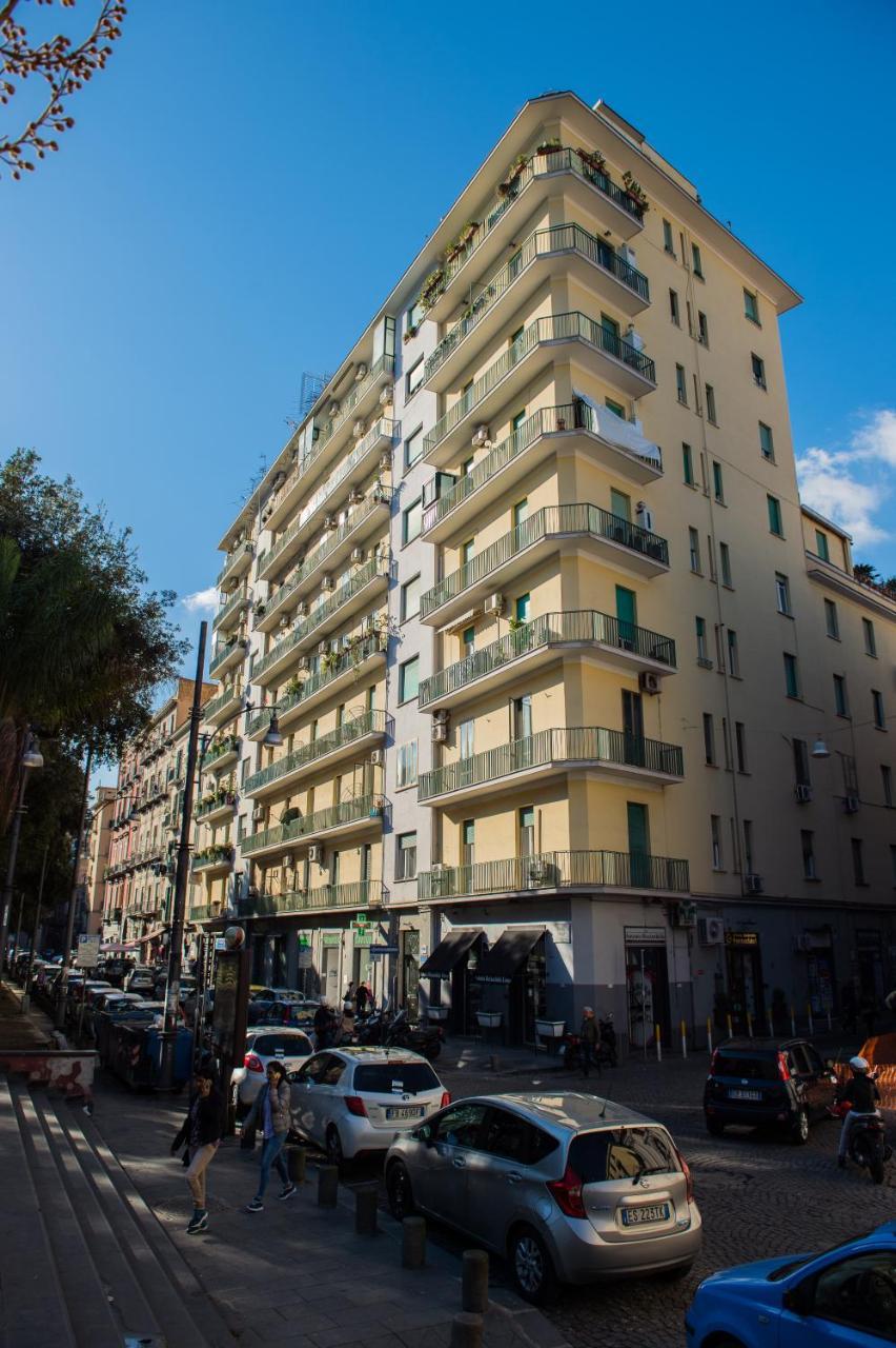 Interno 10 Cavour 2* Naples