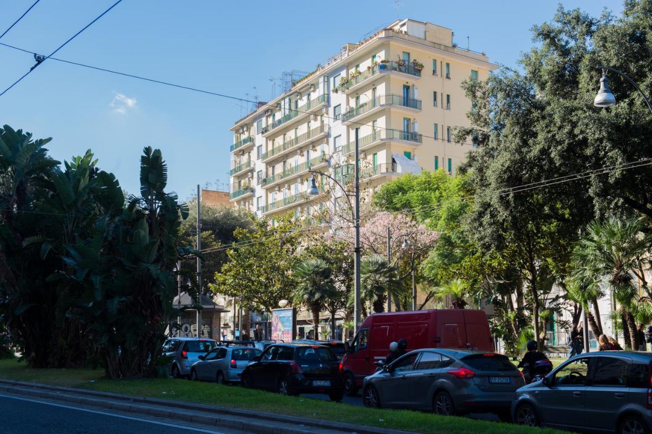 Interno 10 Cavour 2* Naples