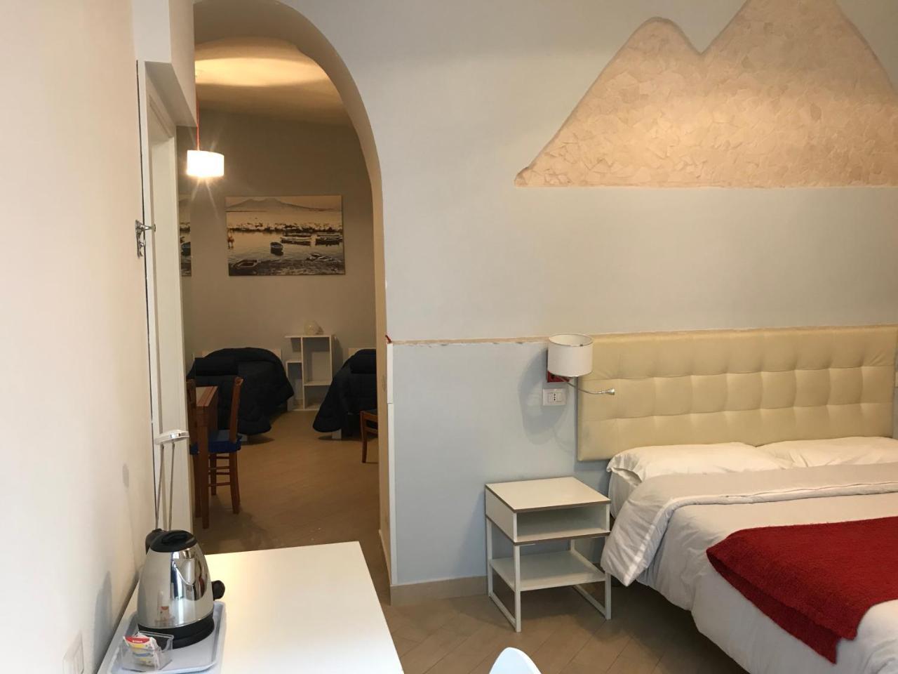 Base Mergellina Bed & Breakfast