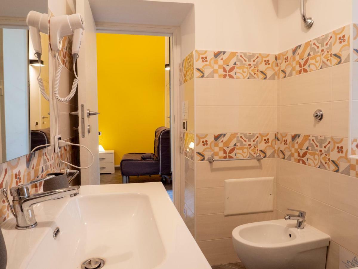 Cosmoneapolitan Bed & Breakfast