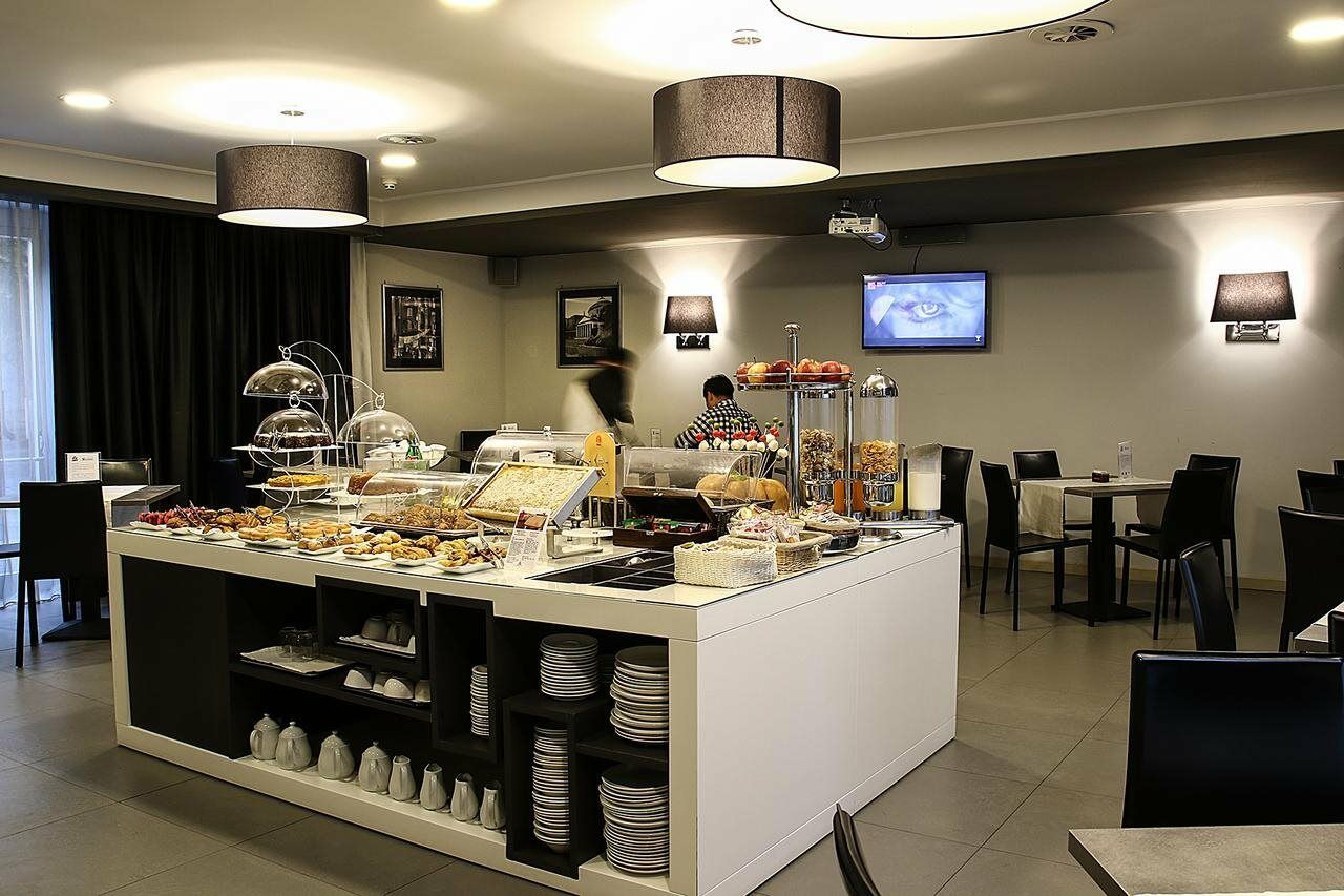 Western Jfk 4* Naples
