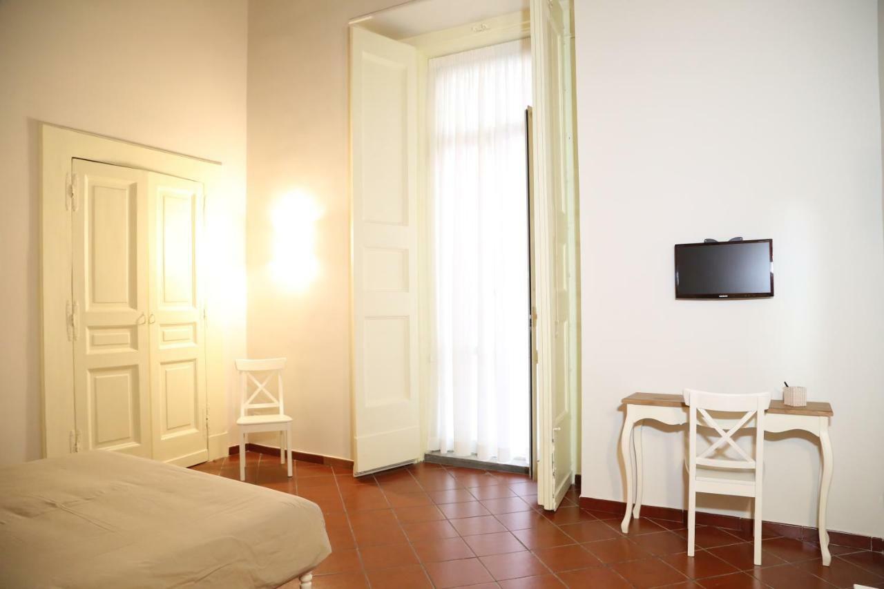 Domus Donnaregina Apartment