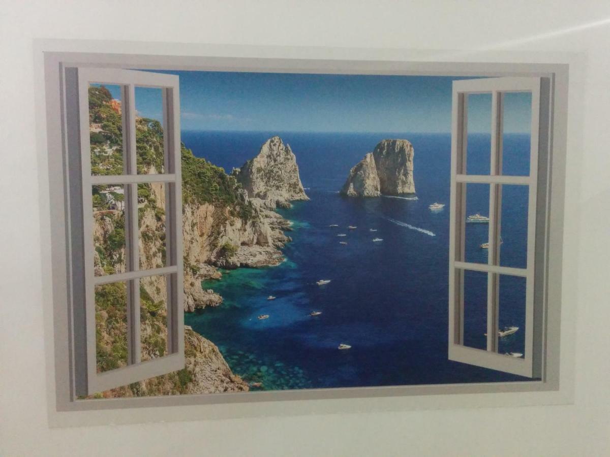 Ai Tribunali Naples