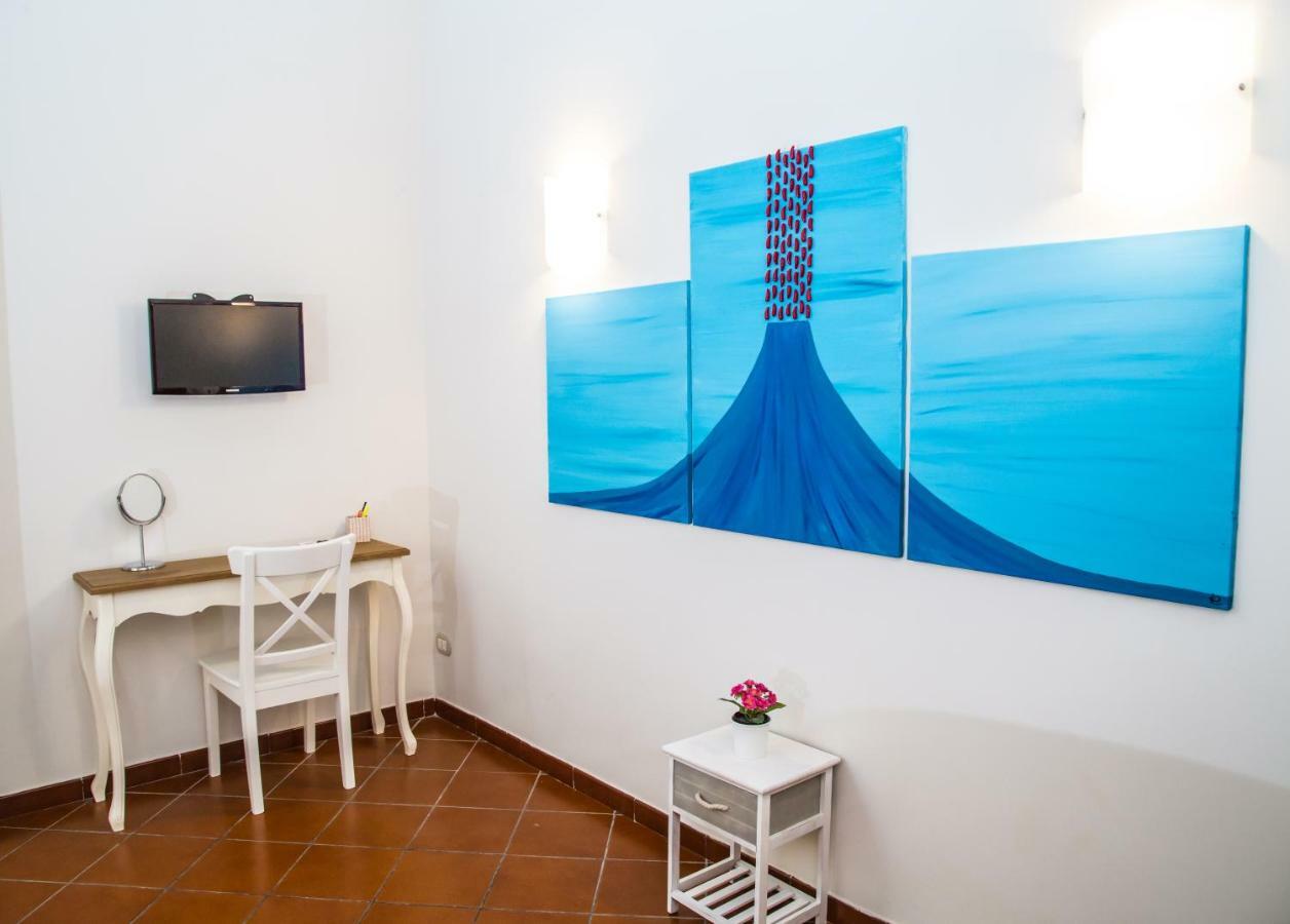 Domus Donnaregina Apartment