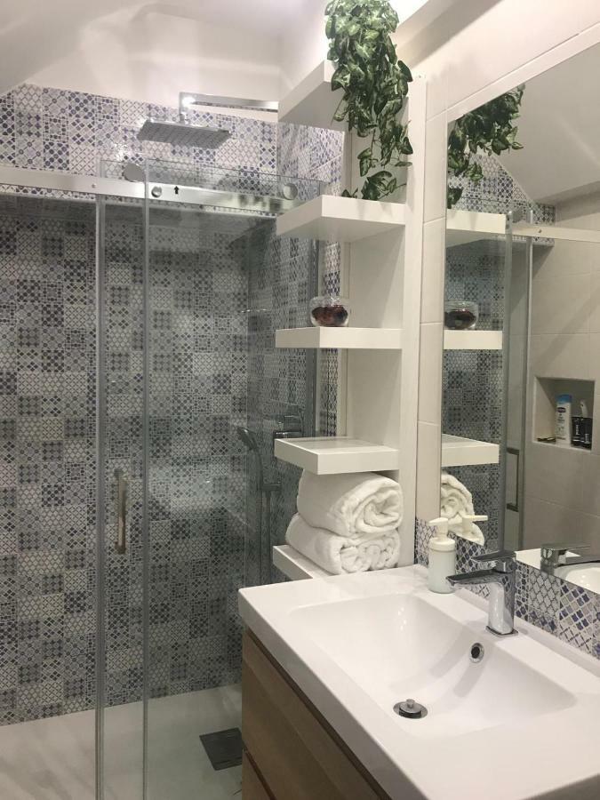 A Chiaia Apartment Naples