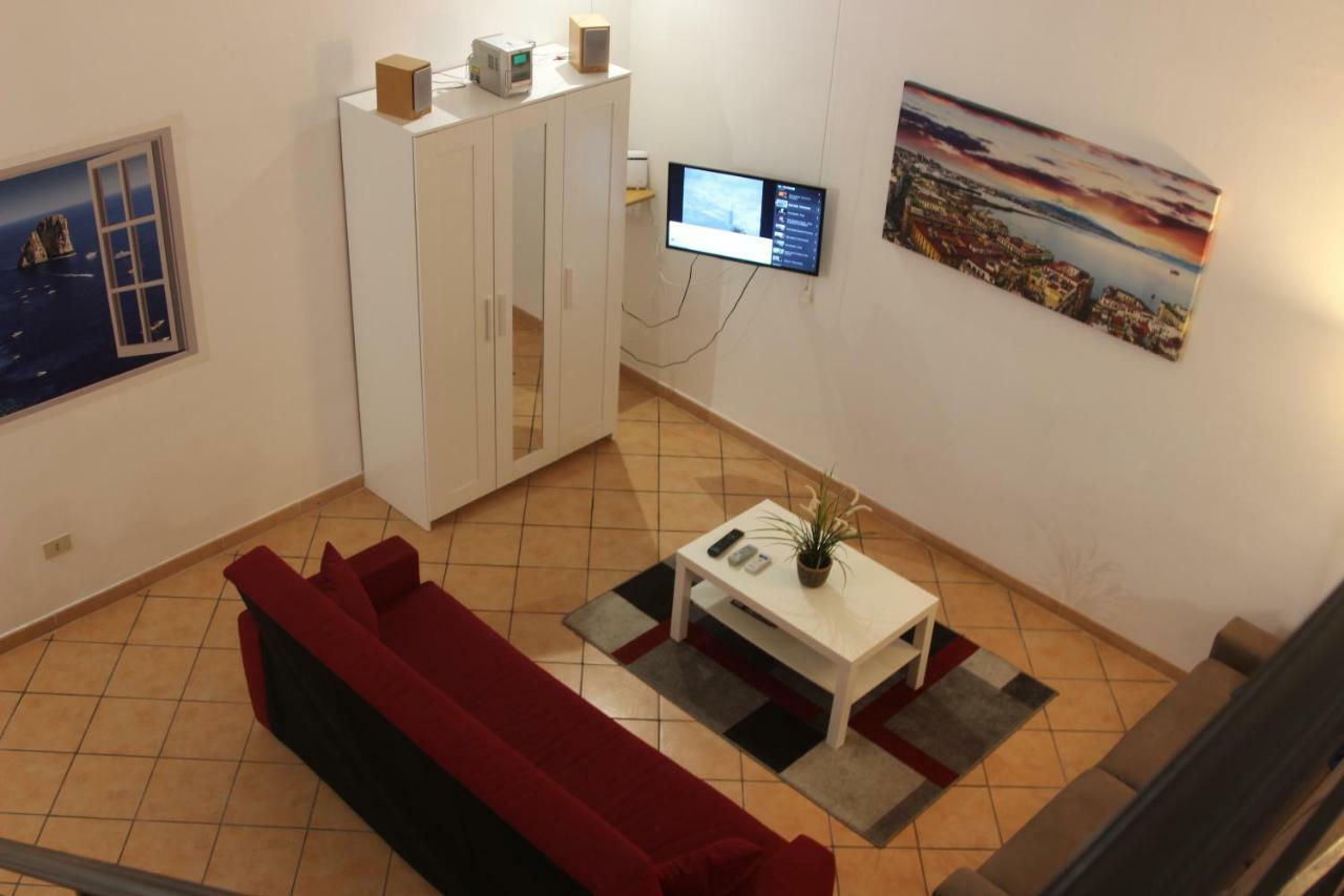 Ai Tribunali Naples