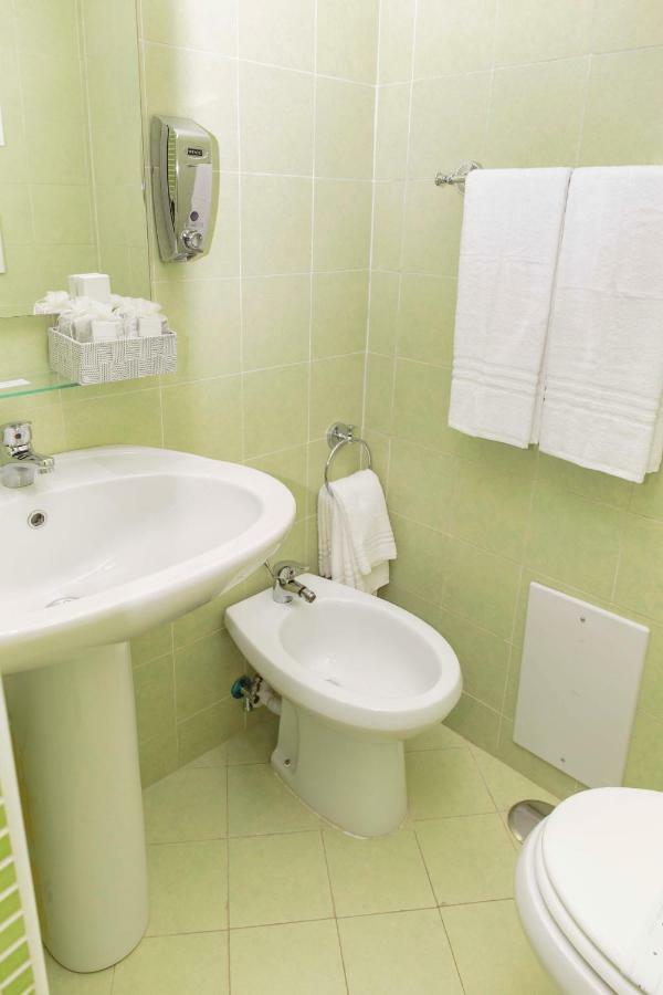 Palazzo Carafa Della Spina And Bed & Breakfast 3*