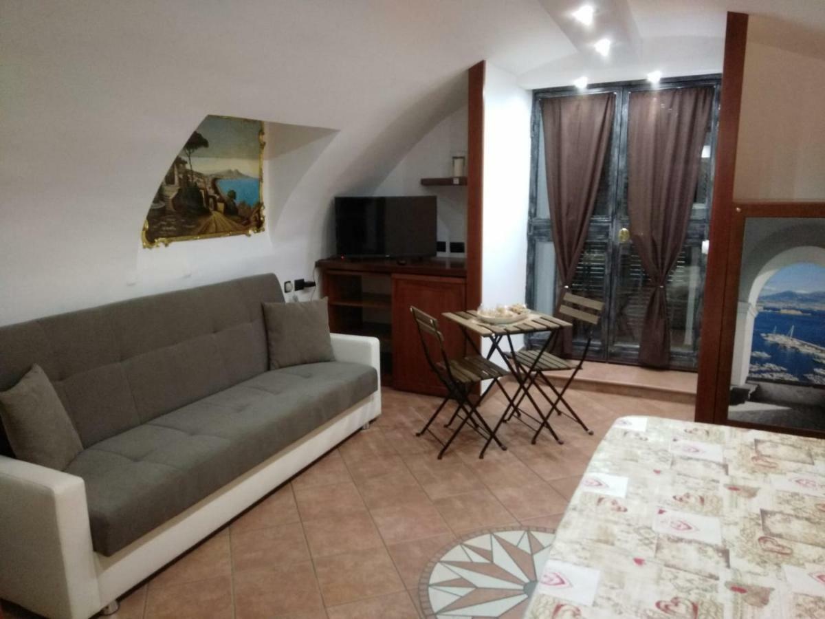 In Love: Balconcino Spaccanapoli Apartment Naples