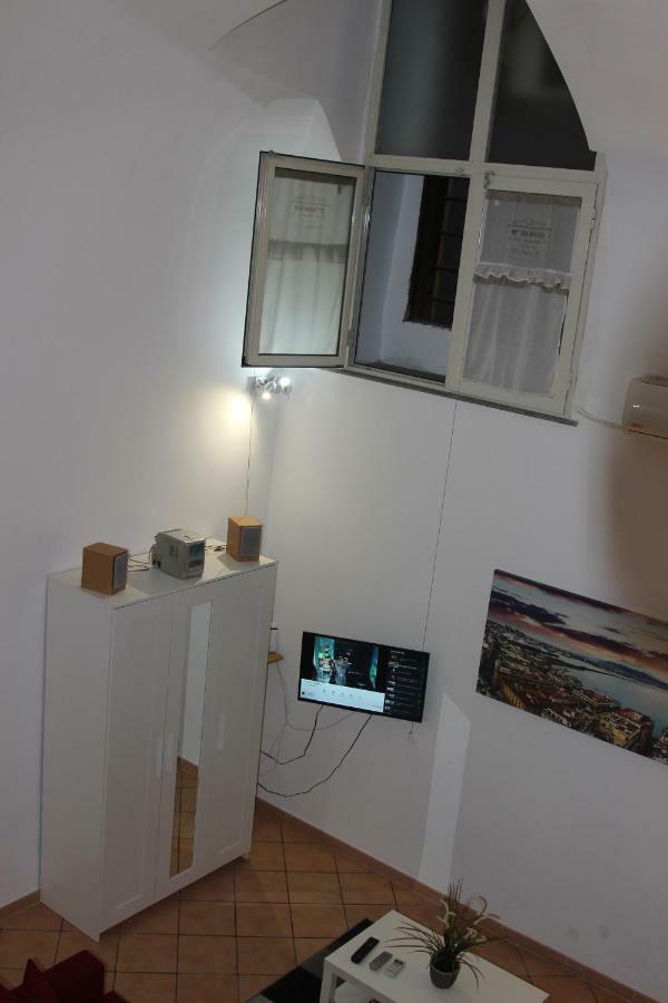 Ai Tribunali * Naples