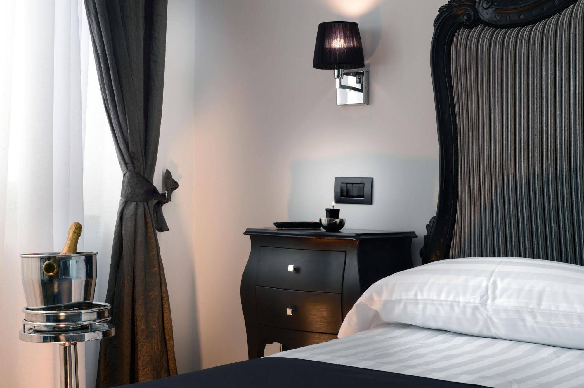 Barbarella 3* Naples
