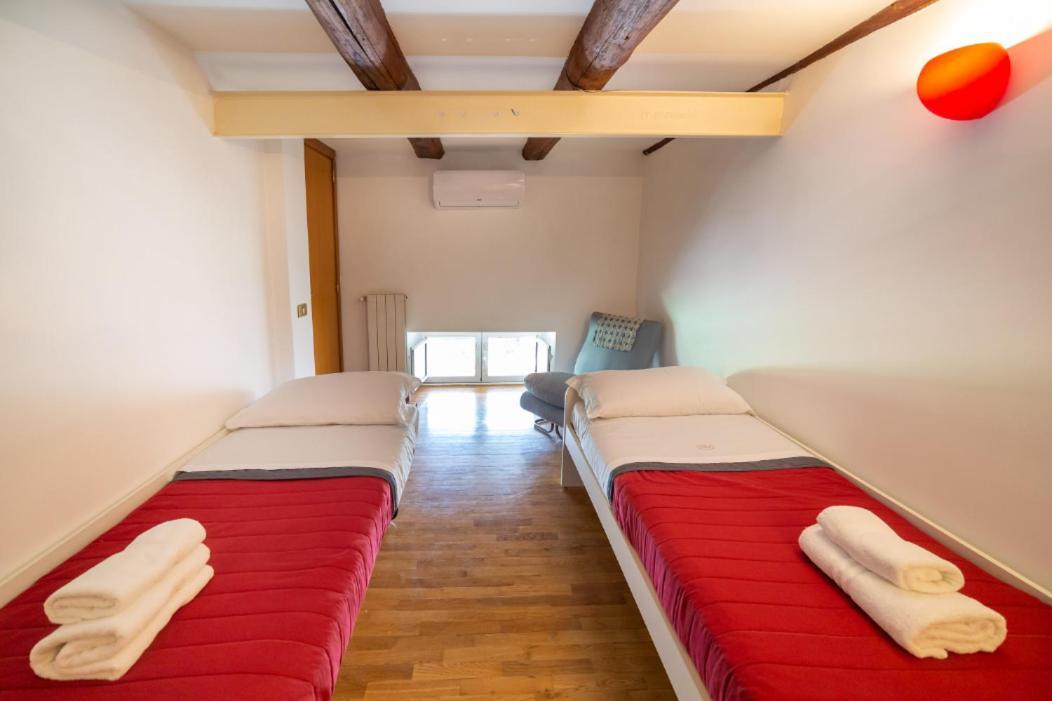 Portalba Palace: Spacious Three-bedroom With Views * Naples