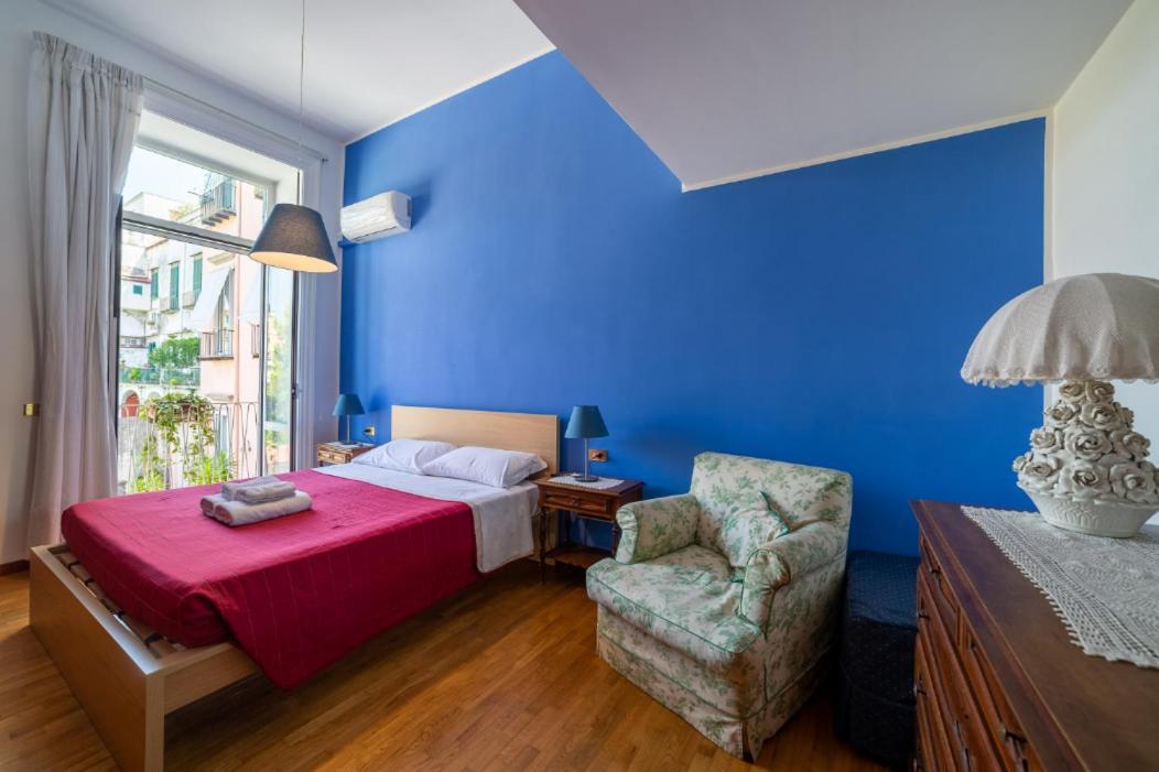 Portalba Palace: Spacious Three-bedroom With Views Apartment Naples