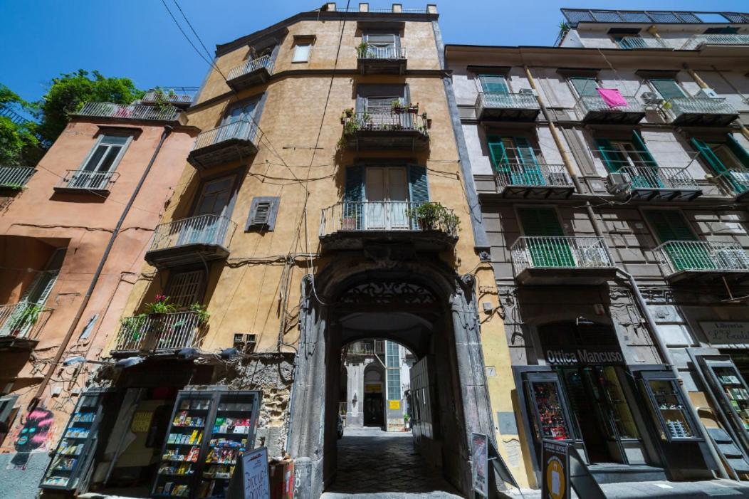 Portalba Palace: Spacious Three-bedroom With Views * Naples