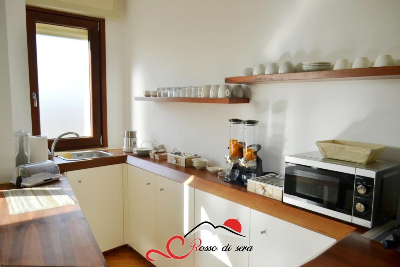 Bed & Breakfast Rosso Di Sera Naples