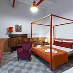 Charming Apartment With Balcony In The Historic Center