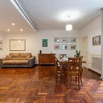 Appartamento Elegante Con Terrazzino Nel Centro Di Napoli