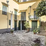 Napul\'E Apartament