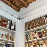 Naples Center Apartment