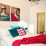 Ferdinando Arthouse Oversized Modern Apartment - By Gocce Team
