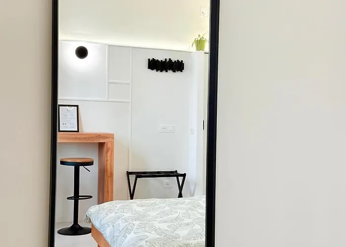 Andreia Neapolitan Room