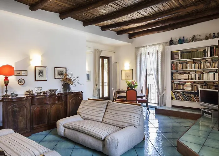 Naples Center Apartment