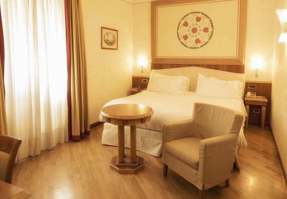 Hotel Renaissance Mediterraneo Naples