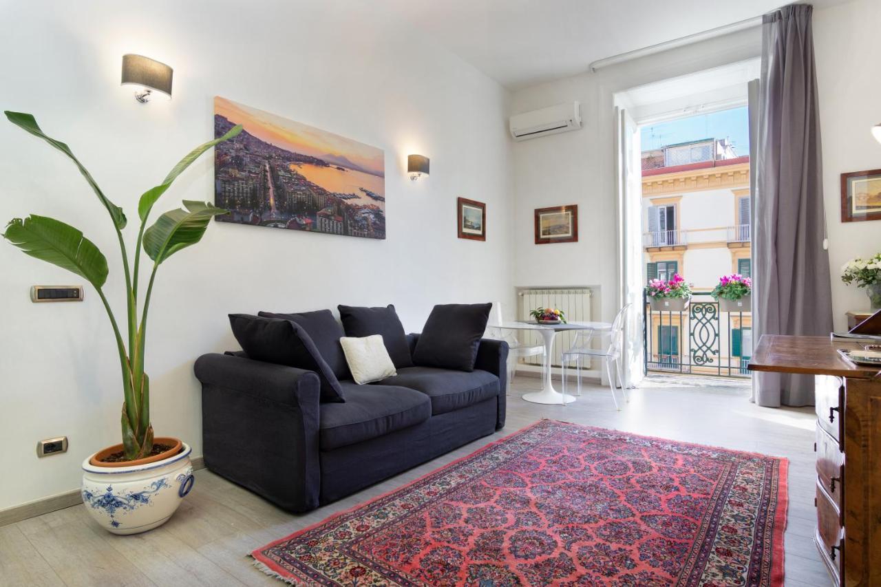 B1flat Mergellina - *
