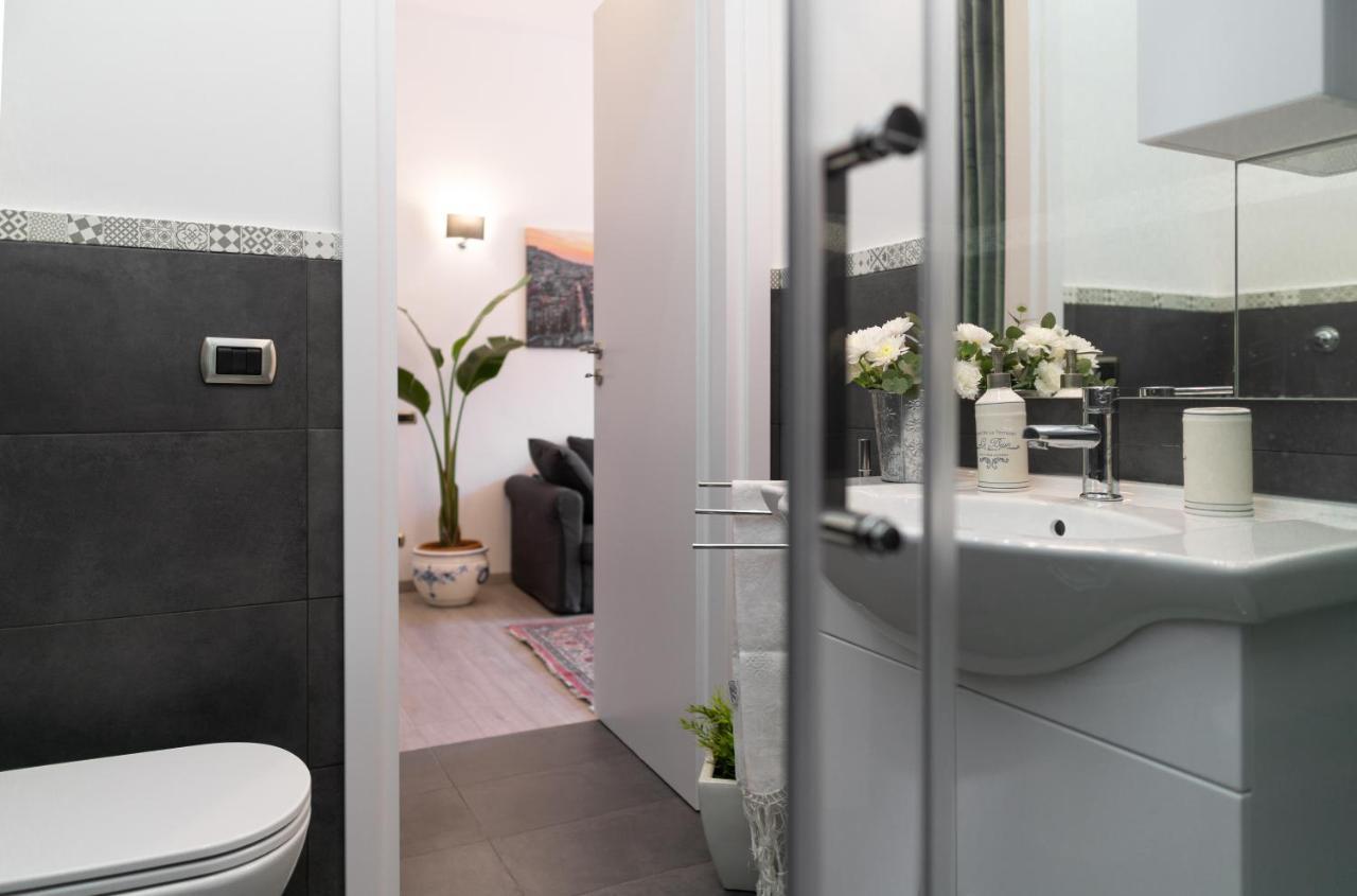 B1flat Mergellina - *