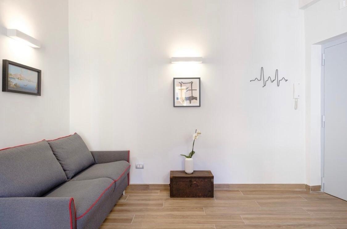 Gloria's - Vomero Apartment