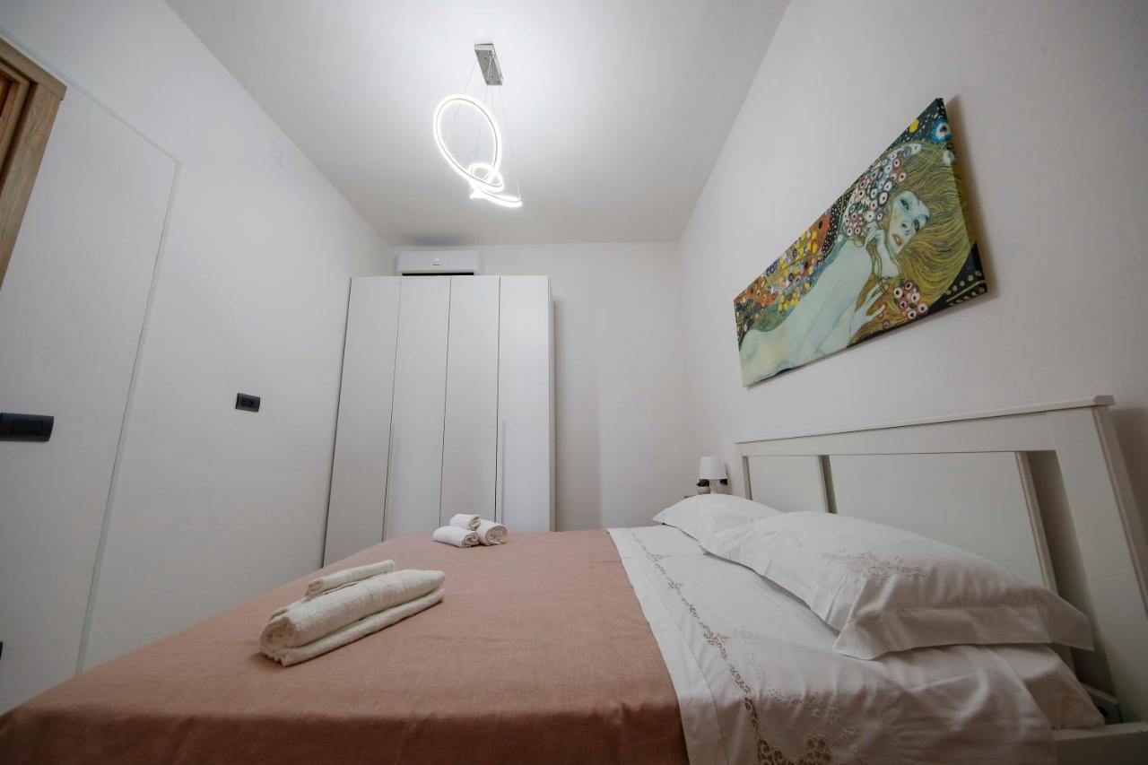 The Door Saturday Apartment Naples
