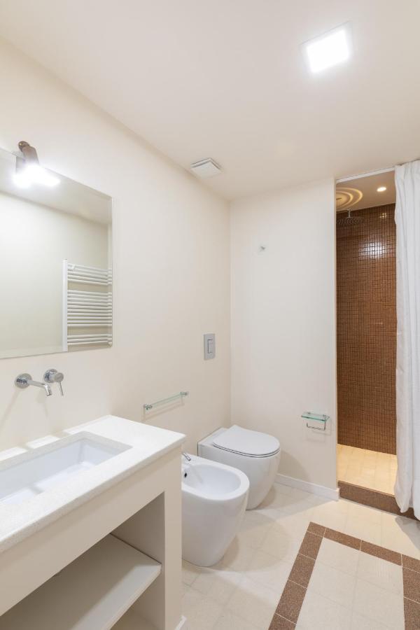 Corso Novara 5 Design *