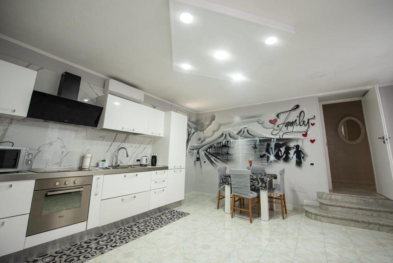 Apartment Materdei Metro Naples