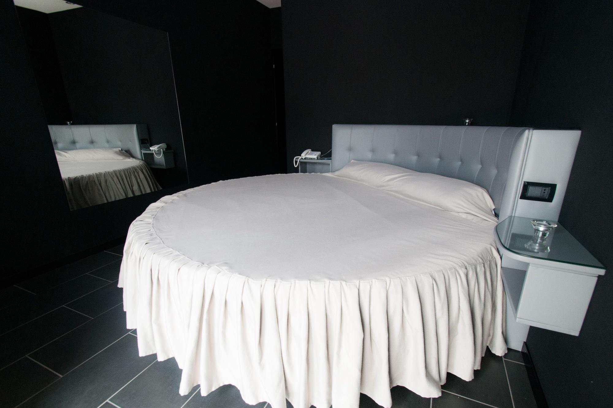 Fly Boutique Hotel Naples