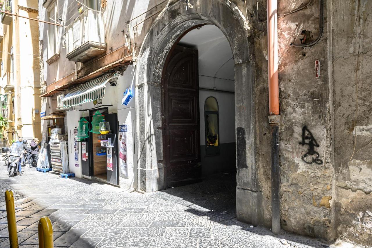 Via Roberto Savarese 31 * Naples