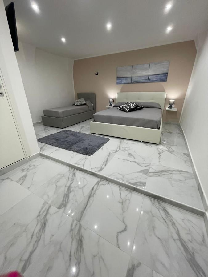 Ludben House * Naples