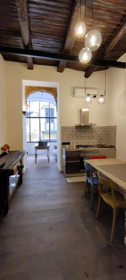 Apartment Sangregoriohome, Nel Cuore Del Centro Storico Naples