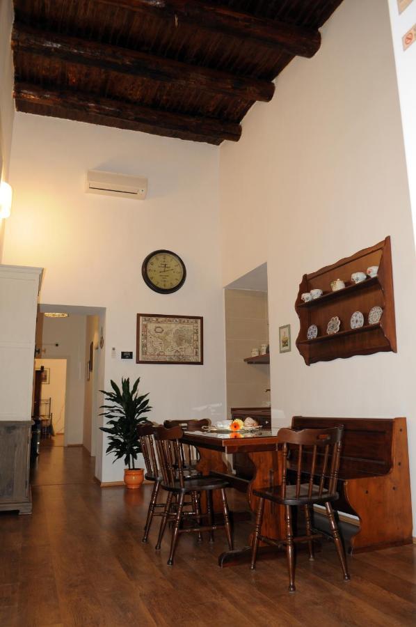 Pietrasanta Lt Bed & Breakfast *