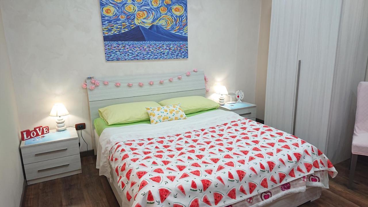 Sky-terrace In Central Station, 3 Bedrooms Apartment Naples