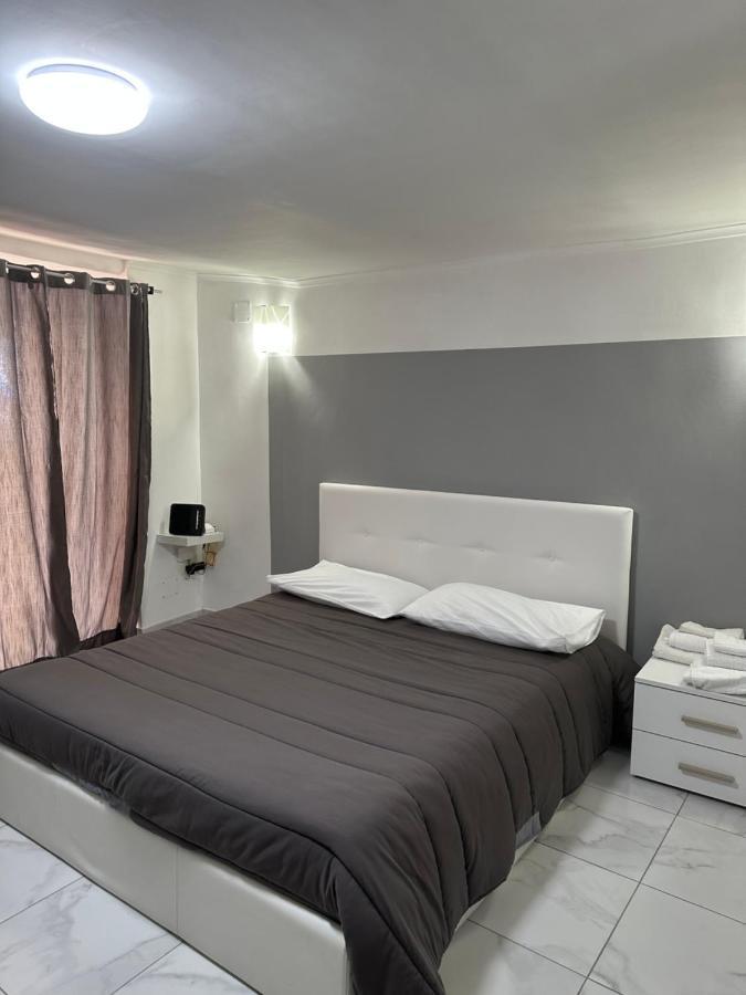 Gradoniroom26 * Naples