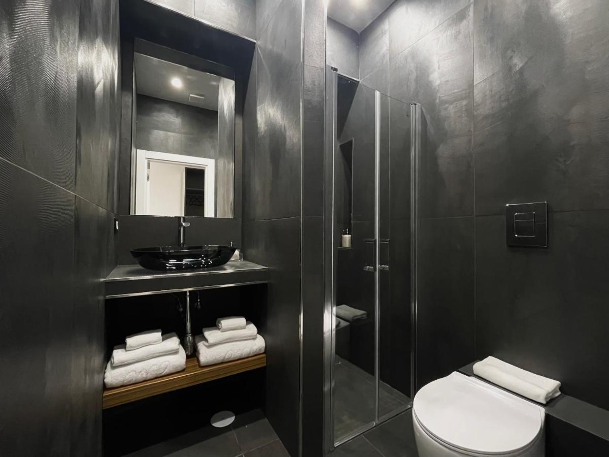 Bed & Breakfast Aroma And B&b, Maschio Angioino Naples