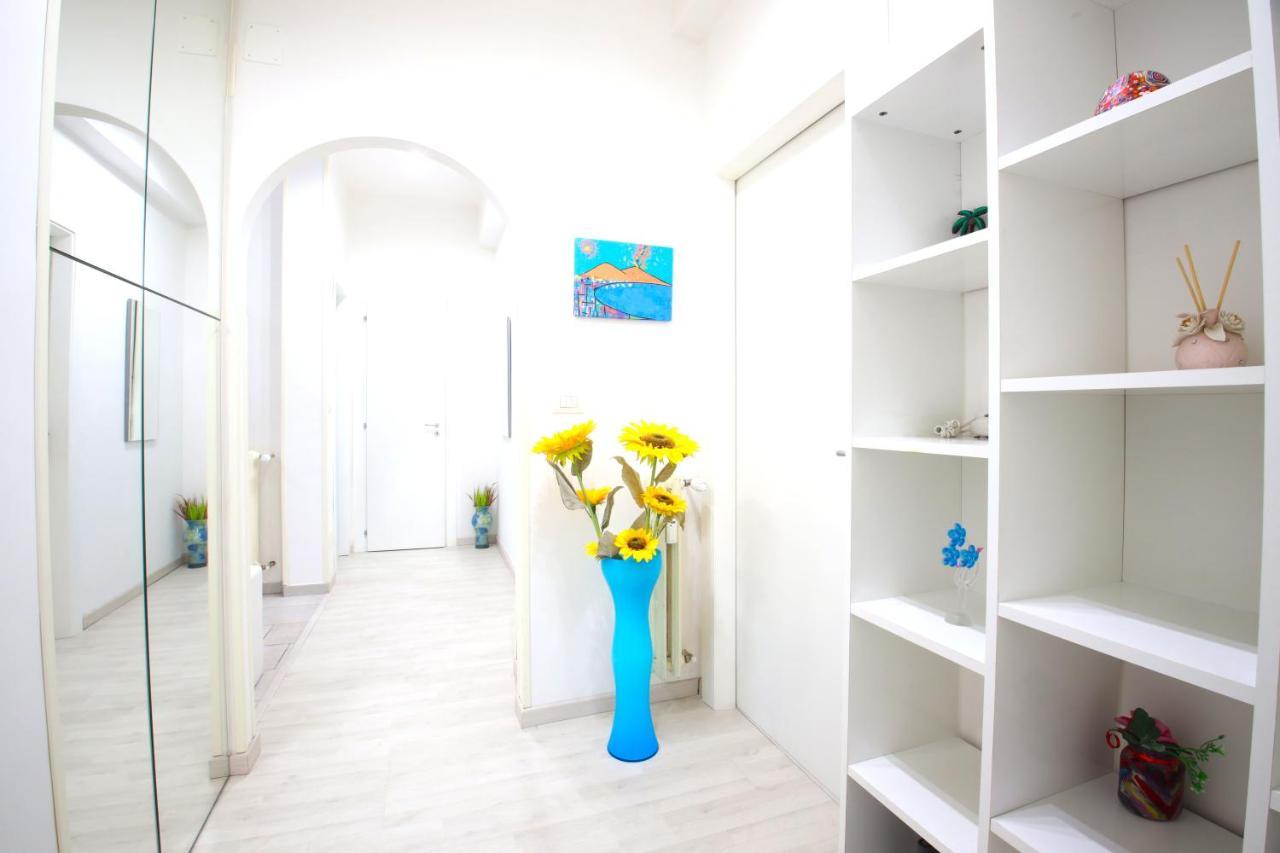 Hostly - Vittoria House - Near The Center With Private Parking Apartment Naples