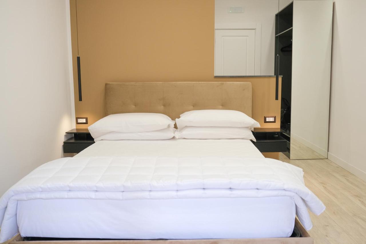 Aroma And B&b, Maschio Angioino Naples