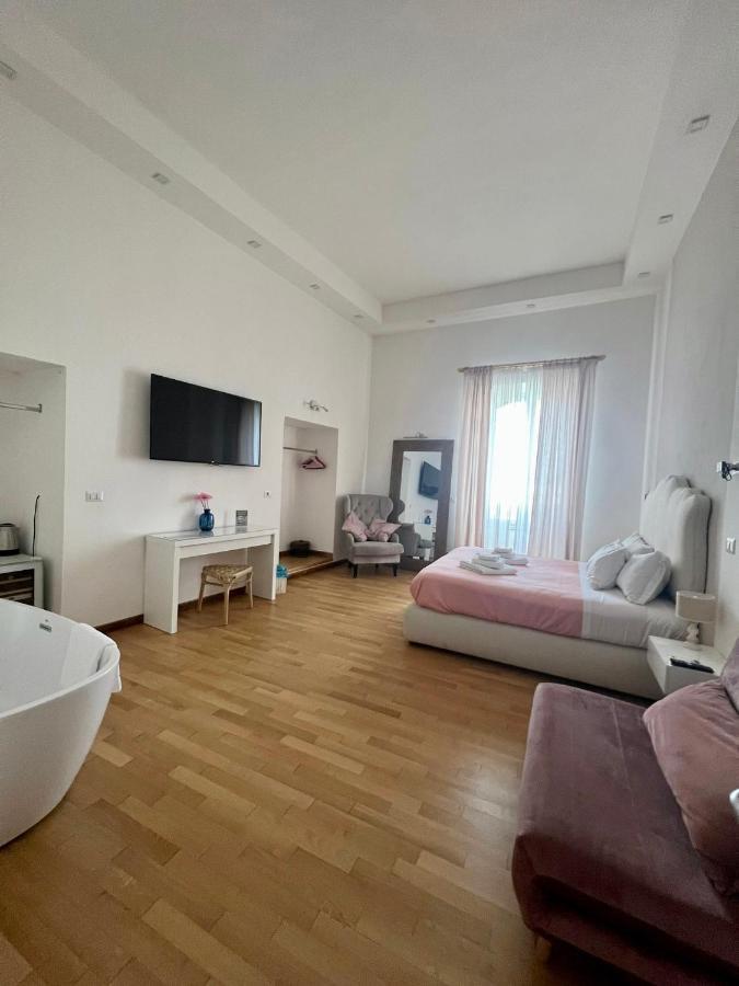 Caracciolo Beb Bed & Breakfast